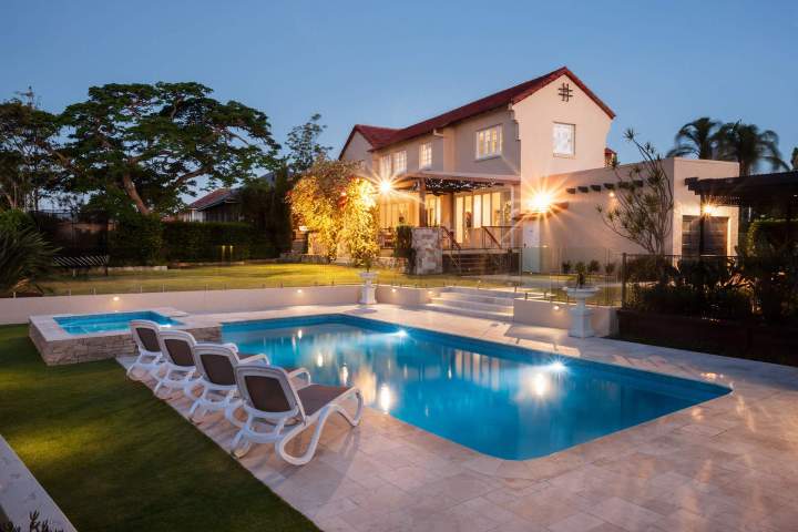 Modern home with pool Belleville
